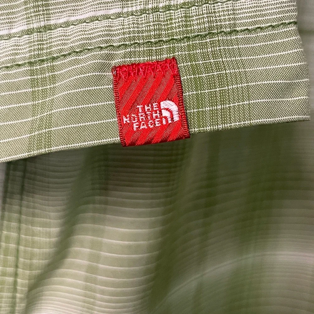 The North Face Green and White Casual Button Down Tech Shirt Men’s XL